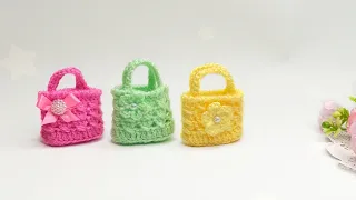 🌸 How to crochet an original small handbag for a doll detailed pattern