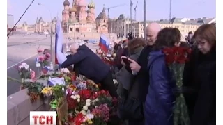 40 днів з моменту загибелі Нємцова відзначають покладанням квітів
