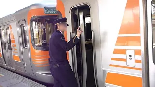 ブザー発車式になる前のJR東海車掌動作のようす