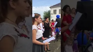 Первый звнок! Даша первоклассница)