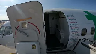 How an empty Boeing 737-800 aircraft looks like from the inside (4k).