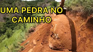 ARRANCANDO UMA PEDRA COM ESCAVADEIRA HIDRÁULICA SDLG