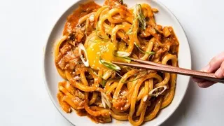 KIMCHI UDON STIR FRY 🍜10 minute kimchi udon