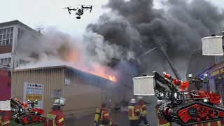 [Riesige Rauchwolke + DURCHZÜNDUNG] Lagerhalle in Wohngebiet Quakenbrück im Vollbrand!