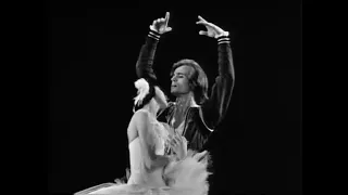 Margot Fonteyn & Rudolf Nureyev beautiful performance, SWAN LAKE, a Tchaikovsky ballet, 1965