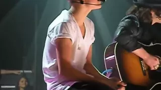 Selena mouthing along to Justin's "Be Alright" performance- Apollo Theater 6/18/12
