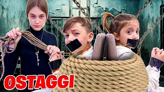 LA NUOVA BABYSITTER SOFÌ CATTIVA RAPISCE FIGLIACHIARA E FIGLIODIEGO E LI TIENE IN OSTAGGIO!  Piange