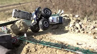 1 /64 Dynamic Diorama - Cars Truck and Police Chase - Crash Compilation Slow Motion 1000 fps #9