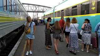 Дизель-потяг Чернівці-Львів прибуває в Івано-Франківськ 14 липня 2021 р.