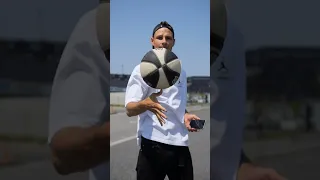 На каждом пальце!🏀