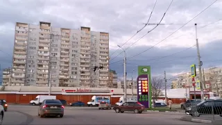 По улицам Симферополя (проспект Победы).