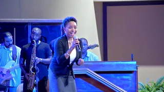 Maria Howell singing "He Looked Beyond My Faults"