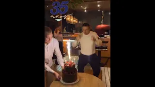 Александр Усик празднует 35 лет: торт для именинника