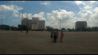 La Habana en coche de época descapotable