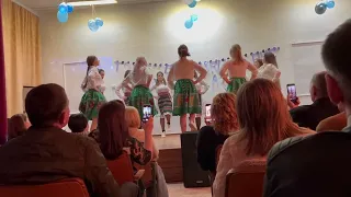 Dans „Fetele din botosani” clasa a XII-a , satul Cîrnățeni