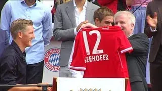Horst Seehofer empfängt FC Bayern München in der Staatskanzlei