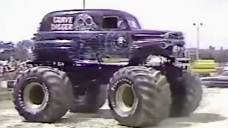 Grave Digger Monster Truck 1987