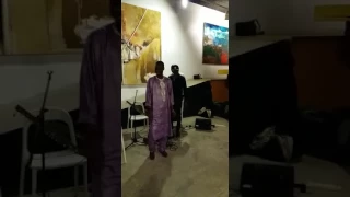 Baba Sacko et Mamadou kouyate fin de la concert à ivry sur seine(2)