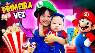 FOMOS VESTIDOS DE SUPER MARIO BROS NO CINEMA 🎥😱!! * OLHA ISSO*| YU e FAMÍLIA