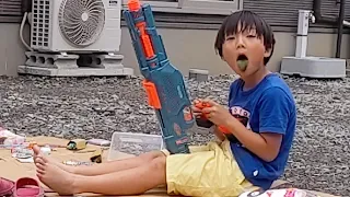 ナーフで射的ゲームおやつ争奪戦NERF　＃1181　ひなごんおいちゃんどんちゃん三兄弟vlog