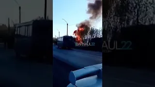 В Новоалтайске загорелся склад с газовыми баллонами — были громкие взрывы. Никто не пострадал.