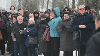 Šlagerių karalienė V. Katunskytė išlydėta į paskutinę kelionę: minia pagerbė garsiais plojimais