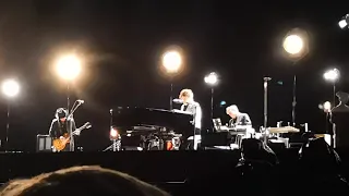 Bob dylan live London Hyde Park 12 July takes alot to laugh