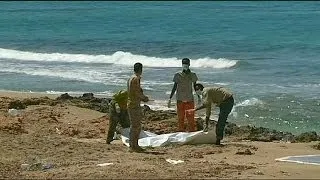 У ливийских берегов погибли десятки беженцев
