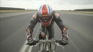 Neil Campbell pulveriza el récord de velocidad alcanzado con una bicicleta