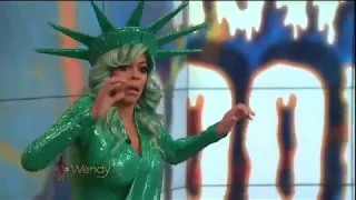 Wendy Williams passes out on live television (HD Video)