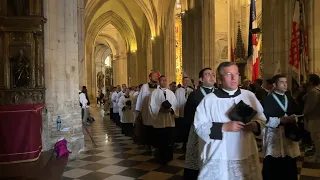 Procesión de Entrada. Catedral de Oviedo. Con presencia del Sr. Arzobispo.
