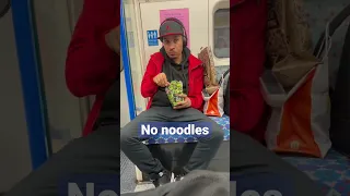 No headphones ? Nah no noodles 😂