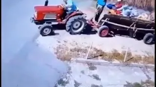 как разбился трактор на две части