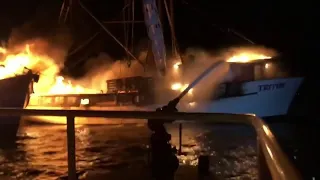 2 shrimp boats engulfed in flames sink in St. Johns River