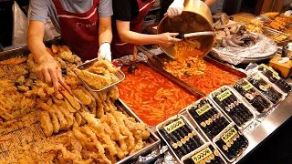 Korean tteokbokki! Customers have been lining up since morning.  / korean street food