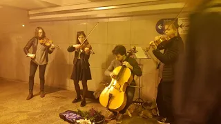 Уличные музыканты на станции метро "Московская". Санкт-Петербург