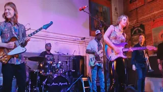 Ana Popovic jamming with Toby Lee