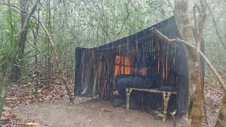 SOLO CAMPING LOTS OF RAIN-SOUND OF RAIN-PEACE-ASMR-SLEEPING IN A SAFE hut