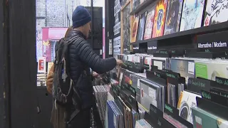 UK vinyl sales overtake CD sales for the first time in 35 years