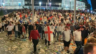 England Fans In Tears Leaving Wembley Stadium After Defeat To Italy In #Euro2020 Final 🏴󠁧󠁢󠁥󠁮󠁧󠁿🇮🇹【4K】