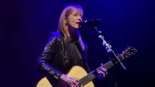 SUZANNE VEGA LIVE KÖLN 2022 PART 1 (Small Blue Thing)