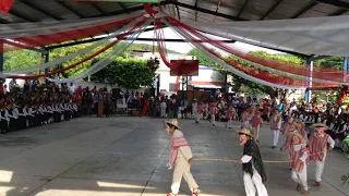 Se lucieron con La Danza de los Viejitos, versión cómica y graciosa