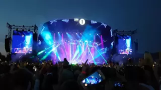 Coldplay. sky full of stars. Radio 1 big weekend exeter