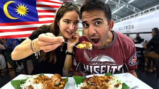 Foreigners try NASI LEMAK for the FIRST TIME in Kuala Lumpur Malaysia 🇲🇾