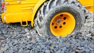 HEAVY RC CONSTRUCTION VEHICLES STUCK IN THE GRAVEL! COOL RC RESCUE ACTION! HEAVY MACHINES STUCK!