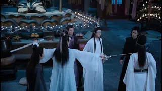 Weiying secretly controls the amulet. Mengyao is frightened and subdued by Xichen