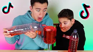 Water Pouring Challenge 🤣 (Tu fais déborder le verre, tu perds !)