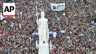 Thousands march in Argentina in defense of public universities