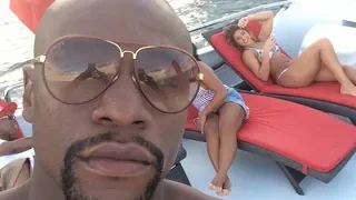 Floyd Mayweather Shows 50 Cent His Billionaire Lifestyle