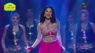 Sunny leone's Live Dance Performance on stage "mein thumka laga ke" - Meri Desi Look